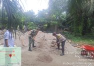 Sinergitas TNI-Polri Dukung Pembangunan Desa, Babinsa Hadiri Trial Rabat Beton Huta II Pulau Banjar.