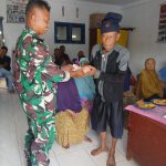 Babinsa dan Bhabinkamtibmas Kawal Penyaluran BLT di Nagori Bahung Huluan, Warga Sambut Antusias.