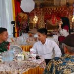 Babinsa 09/Batang Anai Hadiri Undangan Pesta Pernikahan Di Desa Binaan. Babinsa 09/Batang Anai Hadiri Undangan Pesta Pernikahan Di Desa Binaan.