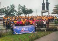 TNI-Polri Bersatu Jaga Keindahan Danau Toba, Gerakan Indonesia Asri Warnai HUT Bhayangkara ke-80 di Pantai Bebas Parapat.