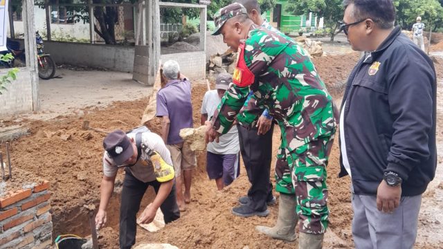 TNI, Polri dan Warga Bersatu, Pembangunan Parit Nagori Tinjowan Diharapkan Tingkatkan Kesejahteraan Masyarakat.