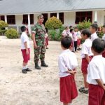 Bentuk Karakter Generasi Muda, Babinsa Berikan Wasbang dan Pelatihan PBB di SDN Bandar Nagori