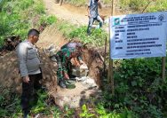 Babinsa dan Bhabinkamtibmas Dampingi Trial Pembangunan Parit Desa di Marihat Dolok, Wujudkan Infrastruktur yang Transparan dan Bermanfaat.