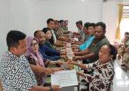Pastikan Tepat Sasaran, Babinsa Dampingi Penyaluran BLT dan Insentif Guru Mengaji di Tanjung Maraja.