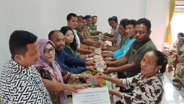 Pastikan Tepat Sasaran, Babinsa Dampingi Penyaluran BLT dan Insentif Guru Mengaji di Tanjung Maraja.