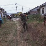 Babinsa dan Warga Dusun V Bagot Ingul Bersatu Bersihkan Lingkungan, Wujudkan Nagori yang Bersih dan Sehat.