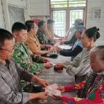 Pastikan Bantuan Tepat Sasaran, Babinsa Koramil 15/Dolok Pardamean Kawal Penyaluran BLT Tahap I & II.