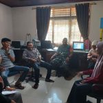 Sambangi Kantor Nagari, Babinsa Koramil 03/Sungai Sariak Komsos Dengan Perangkat Nagari