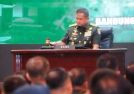 Pangkostrad Hadiri Penutupan Dikreg LXVII Seskoad.