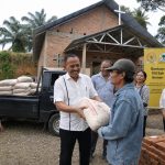 Kombes Maruli Siahaan Memberikan Bantuan 100 sak semen Pembangunan HKBP Nazareth Pancur Batu