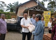 Kombes Maruli Siahaan Memberikan Bantuan 100 sak semen Pembangunan HKBP Nazareth Pancur Batu