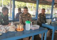 Demi Menjalin Hubungan Baik, Babinsa 01/Pariaman Melaksanakan Komsos Dengan Masyarakat Di Wilayah Binaan.