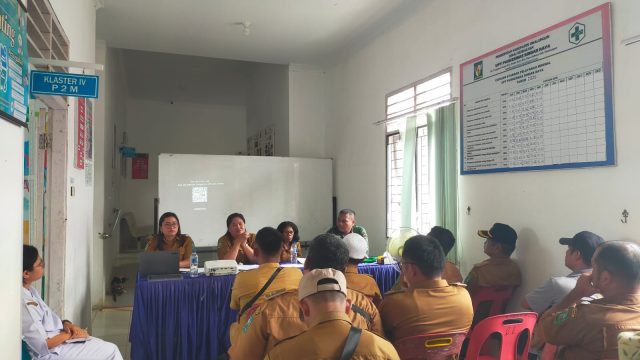 Bangun Kepedulian Bersama, Babinsa Dukung Program Kesehatan di Kecamatan Raya Kahean.