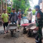 Babinsa dan Bhabinkamtibmas Bersama Warga Kawal Pembangunan Rabat Beton, Wujudkan Infrastruktur Berkualitas untuk Masyarakat.