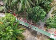 Kodim 0209/LB Tuntaskan Pembangunan Jembatan Gantung Penghubung Dusun Aek Bandingin dan Desa Tanjung Medan.