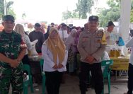 Sinergitas TNI-Polri, Babinsa Serbelawan Kawal Penyaluran Bantuan Pangan untuk Warga