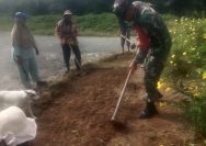 Bahu Membahu Demi Lingkungan Asri, Babinsa dan Warga Sulap Taman Desa Jadi Lebih Indah.