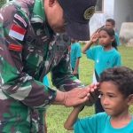 Yonarmed 12 Kostrad Tanamkan Disiplin dan Jiwa Nasionalisme kepada Generasi Perbatasan melalui Pelatihan PBB.