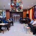 Diskusi dan Ngopi Bareng Kastaff Kepresidenan Bersama Mahasiswa Forum. Diskusi dan Ngopi Bareng Kastaff Kepresidenan Bersama Mahasiswa Forum.