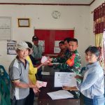 Pastikan Tepat Sasaran, Babinsa Koramil 08/Bangun Awasi Penyaluran BLT-DD di Nagori Pamatang Silampuyang.