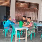 Sambangi Warga Masyarakat Wilayah Binaan, Babinsa 02/Sungai Limau Laksanakan Komsos Bersama Masyarakat di Wilayah Binaannya.