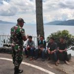 Komsos Humanis Babinsa Koramil 11/Girsang Sipangan Bolon, Tanamkan Budaya Wisata Bersih dan Aman di Parapat