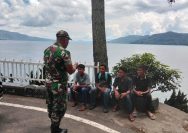 Komsos Humanis Babinsa Koramil 11/Girsang Sipangan Bolon, Tanamkan Budaya Wisata Bersih dan Aman di Parapat