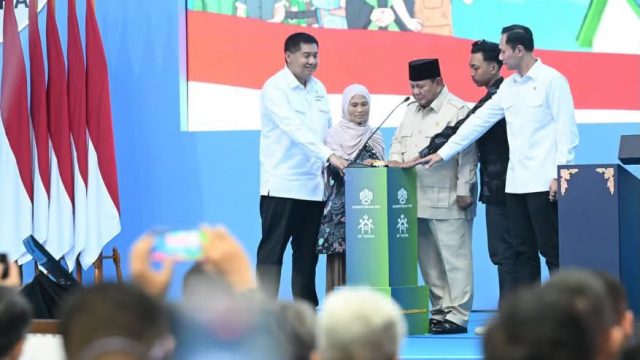 Presiden Prabowo Resmikan Akad Massal 62.000 Unit KPR Rumah Subsidi dan KUR Perumahan Rp880 Miliar.