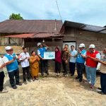 Senyum di Nagori Laras Dua: PLN UID Sumut Nyalakan Mimpi 13 Keluarga Lewat Listrik Gratis dan Paket Sembako.