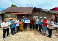 Senyum di Nagori Laras Dua: PLN UID Sumut Nyalakan Mimpi 13 Keluarga Lewat Listrik Gratis dan Paket Sembako.