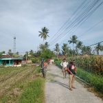 Babinsa dan Warga Bergandengan Tangan Bersihkan Jalan Nagori, Wujud Nyata Semangat Gotong Royong di Simalungun. Babinsa dan Warga Bergandengan Tangan Bersihkan Jalan Nagori, Wujud Nyata Semangat Gotong Royong di Simalungun.