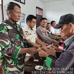 Wujud Kepedulian TNI kepada Masyarakat, Babinsa Koramil 15/Dolok Pardamean Kawal Penyaluran BLT Dana Desa.