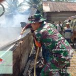 Kebersamaan TNI, Polri, Damkar dan Warga Jinakkan Kobaran Api yang Hanguskan Empat Rumah di Sidamanik