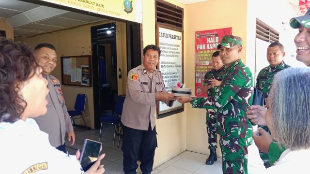 Penuh Keakraban, Kodim 0207/Simalungun Datangi Polsek, Perkuat Sinergi TNI-Polri di HUT Bhayangkara Ke-80.