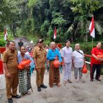 Jembatan Merah Putih Resmi Dibuka, Koramil 11/Girsang Sipangan Bolon Hadirkan Akses Baru dan Tebar Kepedulian untuk Lansia.