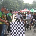 Dandim 0207/Simalungun Bersama Ketua Persit Meriahkan Gerak Jalan Santai dan Senam Sehat, Pererat Kebersamaan dengan Masyarakat di Festival Rakyat