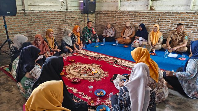 Babinsa dan Bhabinkamtibmas Bersinergi Dukung Rembug Stunting di Dolok Ilir II, Wujud Kepedulian untuk Generasi Sehat.
