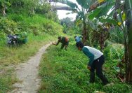 Melalui Gotong Royong, Babinsa dan Warga Ciptakan Lingkungan Bersih, Asri, dan Aman.