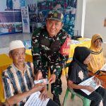 Pastikan Transparan dan Lancar, Babinsa Dampingi Pembagian BLT Dana Desa Tahap II di Dolok Maraja.