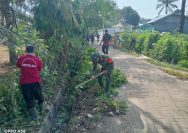 Semangat Gotong Royong! Babinsa Koramil 05/Serbelawan Bersihkan Parit Bersama Warga dan Perangkat Nagori.