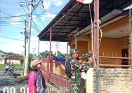 Jelang HUT Ke-81 RI, Babinsa Kodim 0207/Simalungun Turun Langsung Ajak Warga Kibarkan Merah Putih.