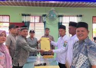 Pererat Kolaborasi TNI dan Pemerintah Desa, Babinsa Ikuti Pelantikan Gamot Nagori Karang Sari.