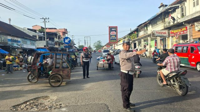 Polsek Pancur Batu Hadir Sejak Pagi Wujudkan kelancaran LalunLintas Dan Rasa Aman Bagi Masyarakat.