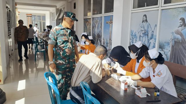 Babinsa Koramil Raya Monitor Kebaktian Penyegaran Iman Siswa SMA/SMK, Wujud Pembinaan Generasi Muda