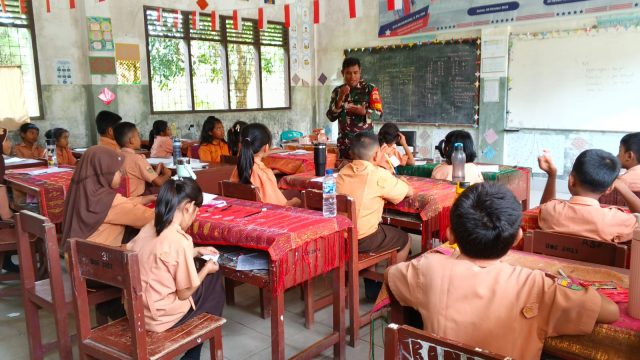 Tanamkan Nasionalisme Sejak Dini, Babinsa Kodim 0207/Simalungun Bekali Siswa SD Wawasan Kebangsaan.