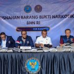 BNN AMANKAN WNA CHINA BAWA 14,6 KG GANJA DI SOEKARNO-HATTA.