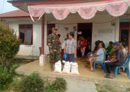 Bantuan Pangan Bulog Disalurkan, Babinsa Turun Langsung Dampingi Warga di Siantar Marihat.