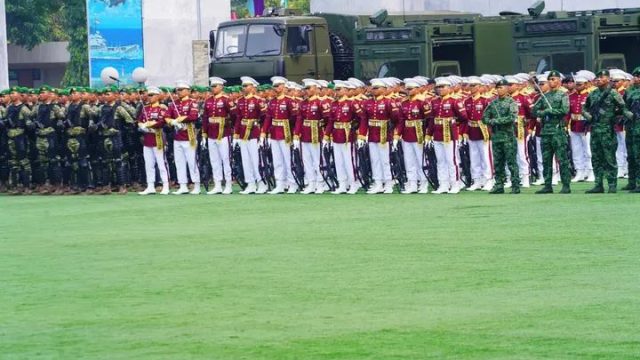 Panglima TNI Tinjau Gladi Bersih Upacara HUT Ke-81 TNI.