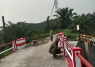 Gotong Royong TNI dan Warga, Jembatan Beton di BP Nauli Terus Dikebut.