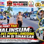 Aksi Nyata Kapolres Simalungun: Turun Jalan Atur Lalin Hingga Serukan War on Drugs di Jalinsum. Aksi Nyata Kapolres Simalungun: Turun Jalan Atur Lalin Hingga Serukan War on Drugs di Jalinsum.